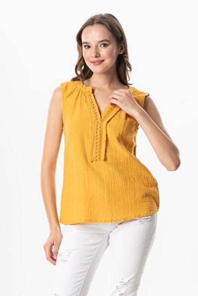Eliş Şile Bezi Sleeveless V-Neck Blouse - Sophisticated Details by Berrin Guipure