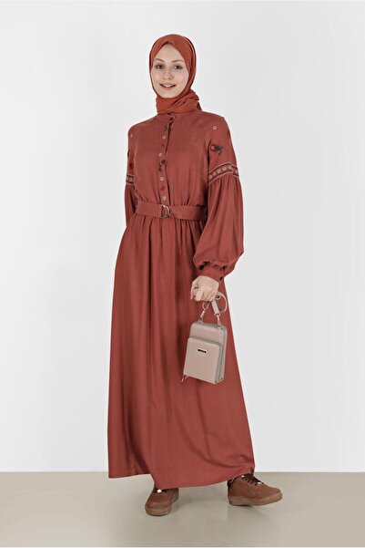 Alvina فستان بأزرار مخفية وتفاصيل مطرزة 42387