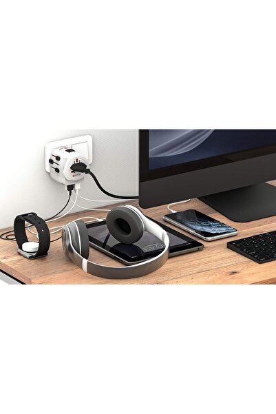 SKROSS Pro 4xA Light USB World Adapter, White