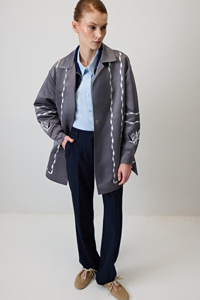 Touché Privé Контрастна вишивка на сатиновій куртці