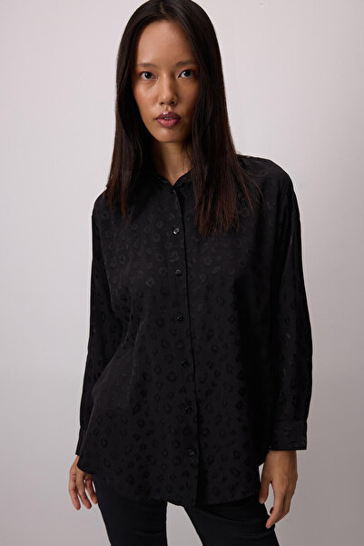 Touché Privé Leopard Patterned Jacquard Shirt