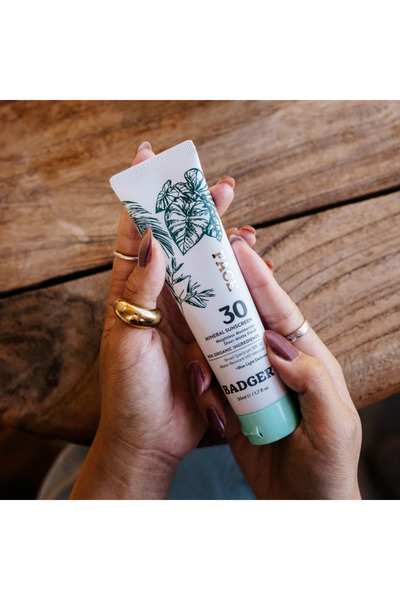 Badger Organik Yüz Güneş Kremi - SPF 30 - Mavi Işık Korumalı - Doğal Mat Bitiş - Mineral Filtre - 50