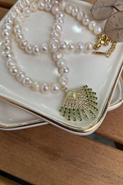 AURA ATELIER 14K Altın Kaplama Yeşil Yelpaze Uçlu Gerçek İnci Kolye 42 cm