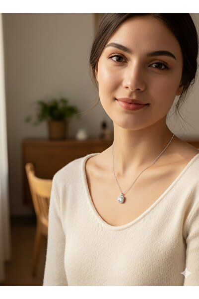 Tasarım Zemira New Definition of Timeless Elegance: Square Cut Silver Necklace
