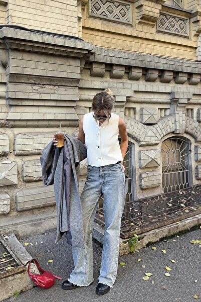 CHUBA Vestă tricotată pentru femei, cu decolteu rotund, cu accesorii cu nasturi argintii, ecru 26W3035