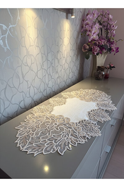 Valora Concept سجادة قصيرة فاخرة من الكتان طراز ميلا من الدانتيل الفرنسي بنقشة الغاردينيا