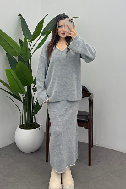 Bipantolon Women's Gray Shepherd Stitch Detailed V-Neck Sweater Skirt Knitwear Set