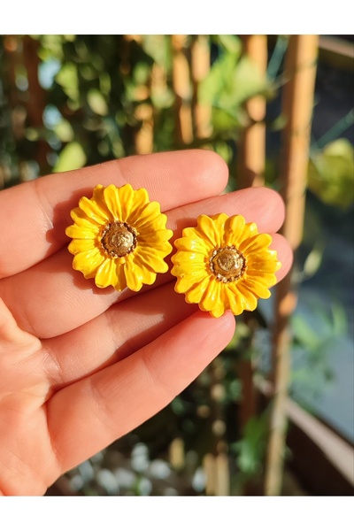 Atölye Myth Daisy El Yapımı Sarı Minimal ve Işıltılı Papatya Küpe - Zarif ve Sade