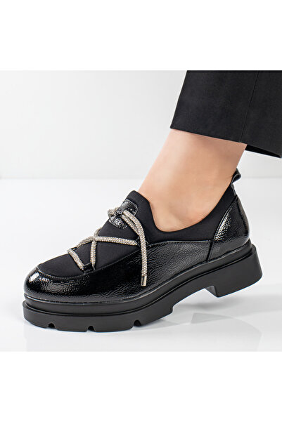 Modlet.ro Γυναικεία μαύρα casual παπούτσια με χοντρή σόλα και μεταλλικά στοιχ...