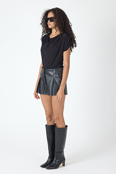 PASSİONE MİA Pileli Kısa Deri Şort