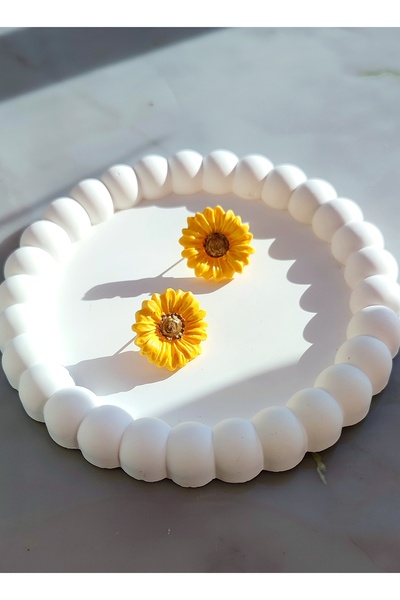 Atölye Myth Daisy El Yapımı Sarı Minimal ve Işıltılı Papatya Küpe - Zarif ve Sade