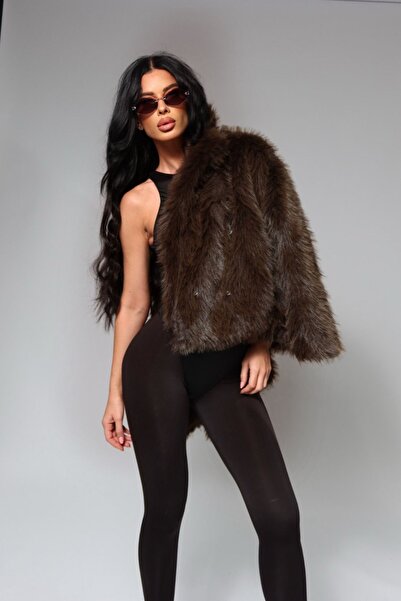 Pretty Women's coat made of organic fur