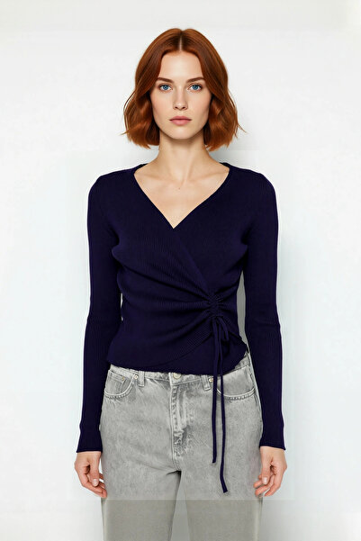 PayBuy Women's Fitted Double-Breasted Collar Lace-Up Knitwear Top Is a Stylish and Comfortable Choice for Modern Daily Outfits