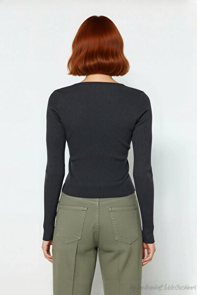 PayBuy Women's Fitted Double-Breasted Collar Lace-Up Knitwear Top Is a Stylish and Comfortable Choice for Modern Daily Outfits