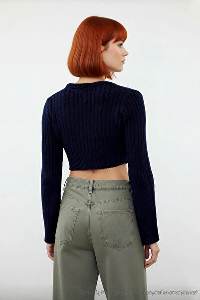 PayBuy Pulover din tricot cu dungi antracit pentru femei, cu croială crop, combinații elegante și confortabile, speciale pentru zilele de iarnă