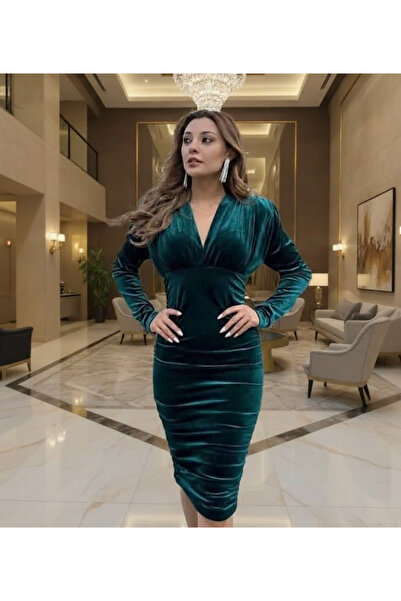 STYLENEST Zümrüt Yeşili Kadife V Yaka Uzun Kollu Büzgülü Kalem Elbise - Şık Gece ve Davet Kombini