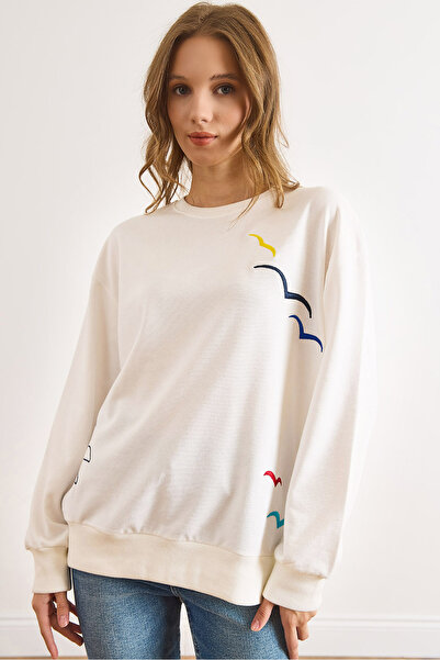 Olalook Kadın Beyaz Martı Palmiye Nakışlı Şardonsuz Kalın Sweatshirt SWT-19000763