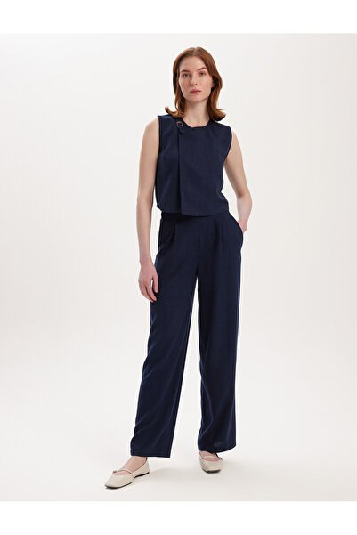 BGN workshop بلوزة من الكتان الفسكوز مع تفاصيل إكسسوارات