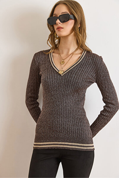 Olalook Дамски кафяв пуловер с V-образно деколте, райета и плетени коси KZK-19001027