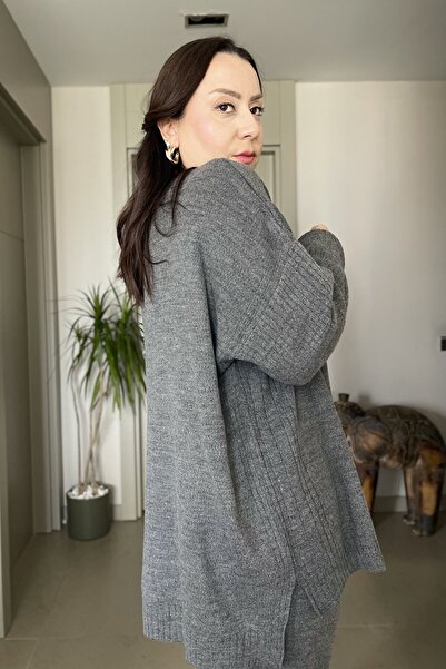 Butik Didem Sakinci Yanları Örgü Detaylı Yumoş ve Likralı Oversize Triko Takım