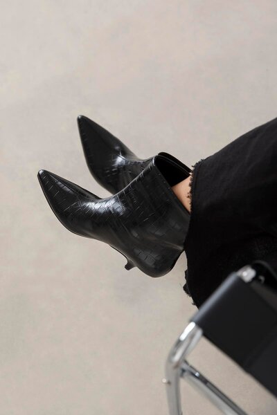 STRASWANS Дамски ботуши Bella Pino от крокодилска кожа, черни