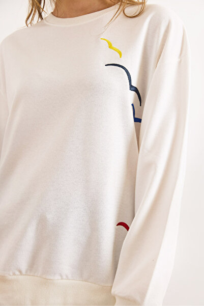 Olalook Kadın Beyaz Martı Palmiye Nakışlı Şardonsuz Kalın Sweatshirt SWT-19000763