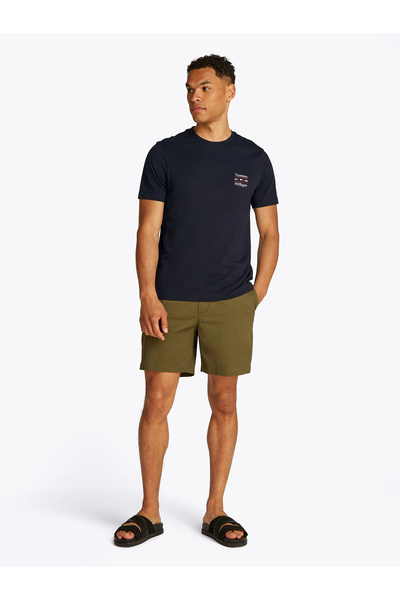 Tommy Hilfiger تي شيرت رجالي برقبة دائرية وشعار Script من مجموعة Desert Sky 1985