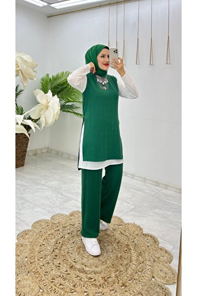 Kombinazon Leran Triple Emerald Set with Side Slits
