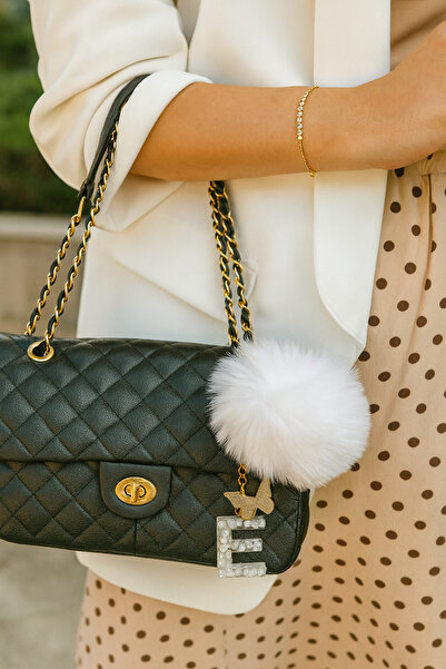 Bellinzona E Letter Pearl Подробен ключодържател и талисман [с опция за помпон]