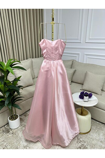 Riva Long light pink evening dress with a large bow.