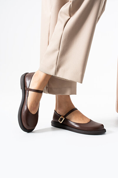 DESPİNA Kadın Altın Toka Detaylı Kadın Siyah Cilt Ayakkabı – Yuvarlak Burun Rahat Günlük Ayakkabı