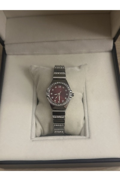 QUARTZ Vintage Model Wristwatch in Burgundy Gift Box