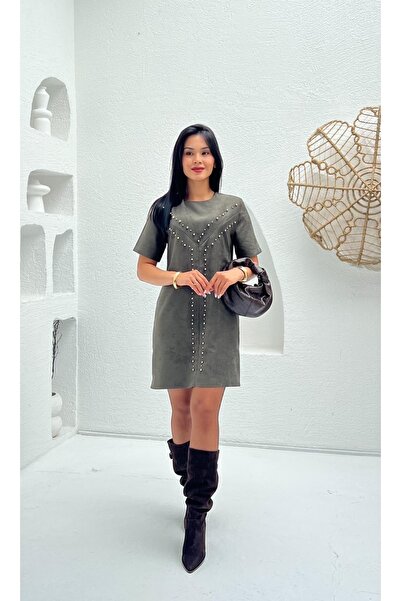 Nida Boutique Κοντό φόρεμα από σουέτ με κοντό μανίκι και λεπτομέρεια με πέρλες στο μπροστινό μέρος