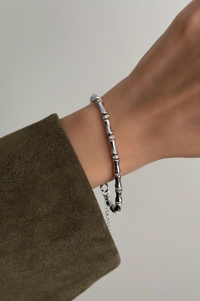 Okko Store سوار على شكل عظمة مرصعة بالأحجار