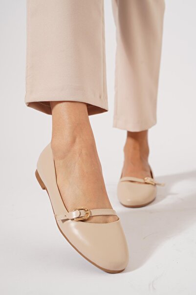 Moda Pie حذاء باليه نسائي من لوناس مع نافذة في الجزء العلوي وحزام، لون بيج