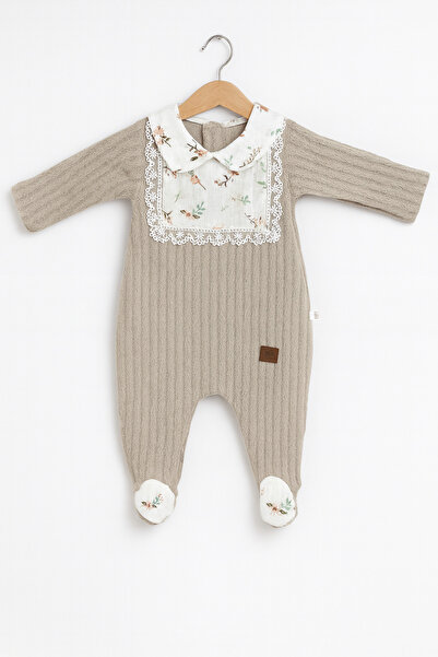 Carmin Baby بذلة للأطفال بتفاصيل دانتيل على الرقبة