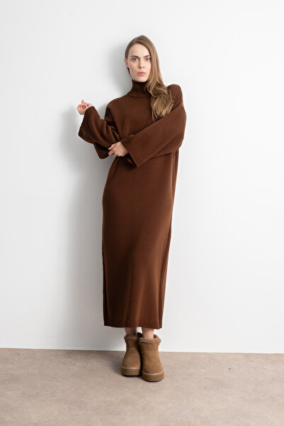 Shophia Kadın Boğazlı Oversize Triko Elbise – Kahve