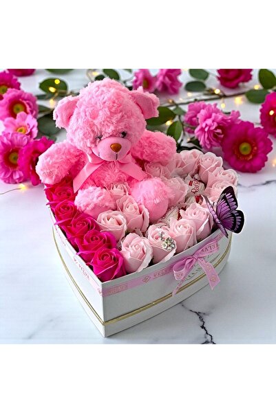 velve Aranjament Special One, cu trandafiri de sapun si bomboane Raffaello, u...