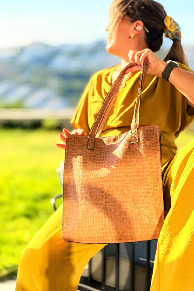 Tuvita Collection Bodrum حقيبة كتف نسائية مصنوعة يدويًا من الجلد الطبيعي بنسب...