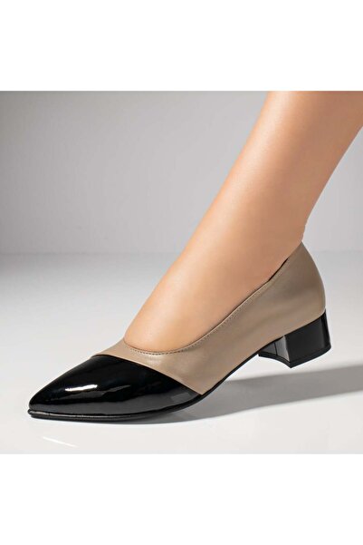 BMoD Pantofi de damă cu toc jos, din piele strălucitoare, bej închis și negru...