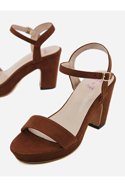 Sneak-a-Peek By Styli Plain Ankle Strap Block Heel Sandals