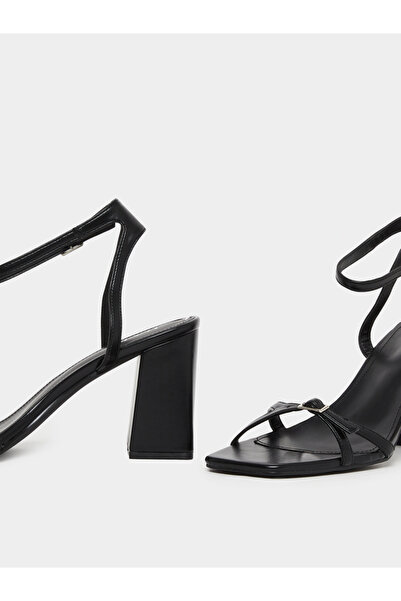 Raid By Styli Ilaa Block Heel Sandals with Buckle Detail