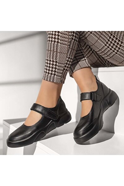 Modlet.ro Γυναικεία μαύρα casual παπούτσια με διατρήσεις MOD13378