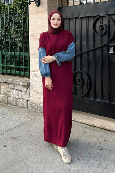 QUB فستان تريكو بتفاصيل الدنيم - أحمر داكن