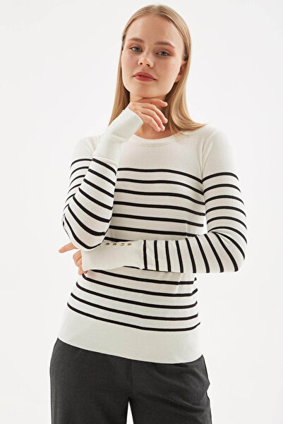 Fashion Friends سترة نسائية مخططة بياقة دائرية باللونين الأبيض والأسود 25K0023K1