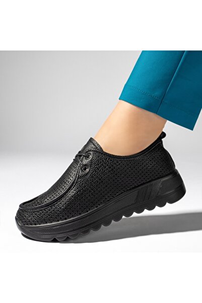 BMoD Pantofi casual negri pentru femei cu perforații MOD13439