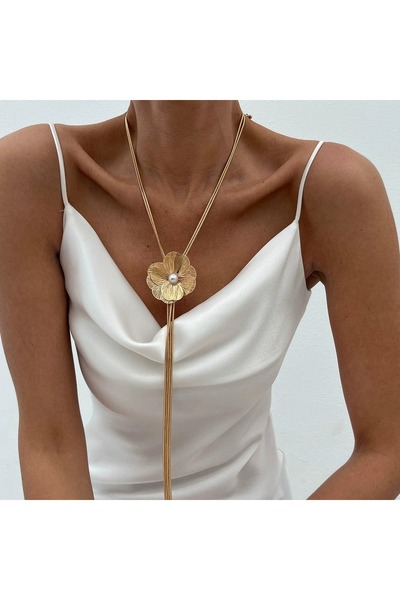 KESNUP Κομψό κολιέ με φιλιγκράν λουλούδι και κεντρικό μαργαριτάρι, για ειδικές εκδηλώσεις, κράμα μετάλλου, Χρυσός