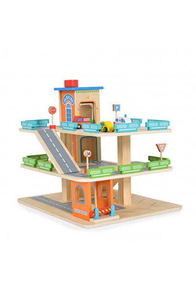 Moni Garaj din lemn cu 3 etaje