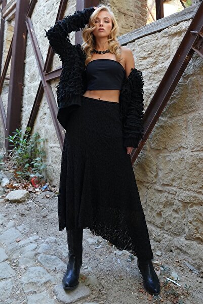 VAGGON Women's Black Asymmetrical Cut Lined Lace Skirt Prmx14521