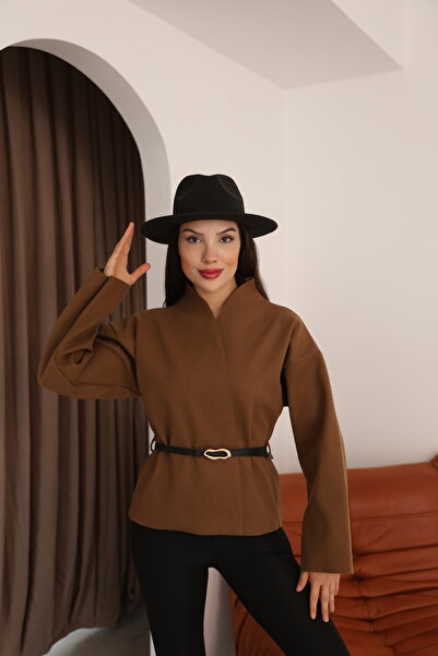 MOVİMENT سترة نسائية بنية اللون بتصميم مزدوج الصدر وبدون أكتاف مع تفاصيل حزام